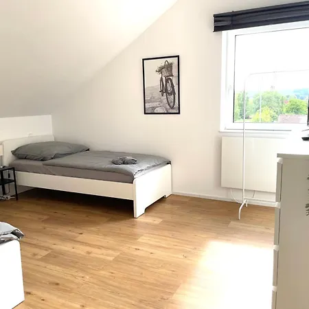 Monteurwohnung Mit Einzelbetten, Wlan, Waschmaschine, Parkplatz, Voll Ausgestattet In Pfaffenhofen Apartmán